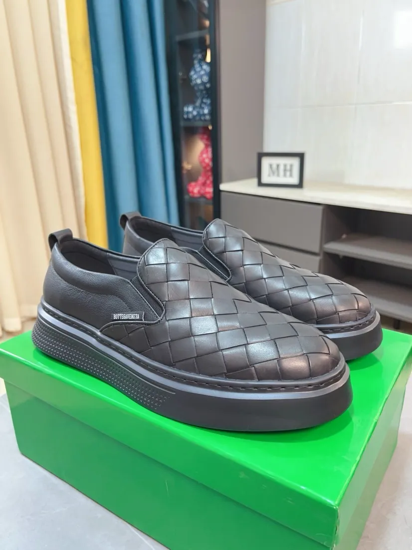 Men's men's shoes 💰500🌸🌸[bv~Bottega Veneta] 2024 classic spring and autumn trend models are on the market. The same style as the official website. Counter quality [strong][strong][strong] Selected first-layer cowhide woven, high-end atmosphere, silk cowhide lining, super cost-effective model. Original wear-resistant outsole. Fine workmanship. The upper layer of materials is used. The quality is visible. Hurry up and get started. Shoe sizes 38 to 44